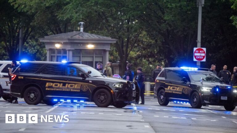 Suspect killed after White House checkpoint shooting