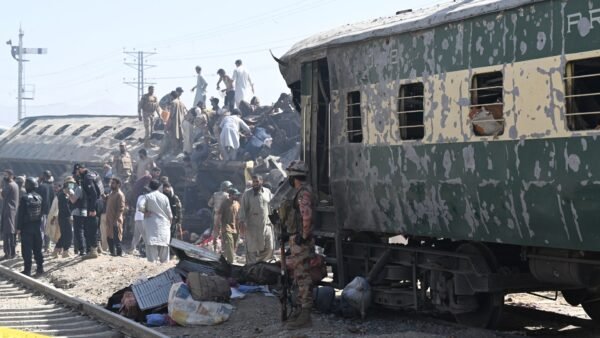 Train Blast Kills at Least 24 in Pakistan