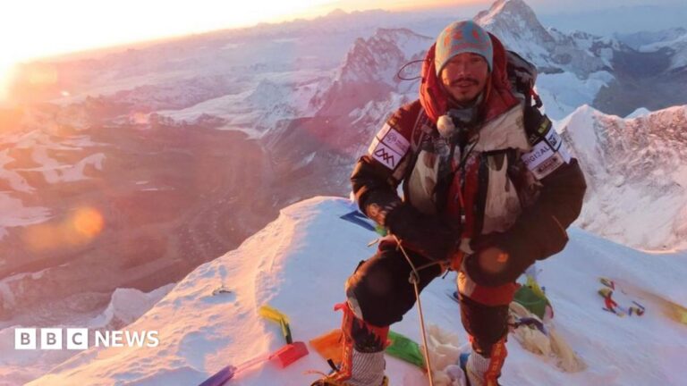 10 Climbers Missing After Avalanche on Broad Peak