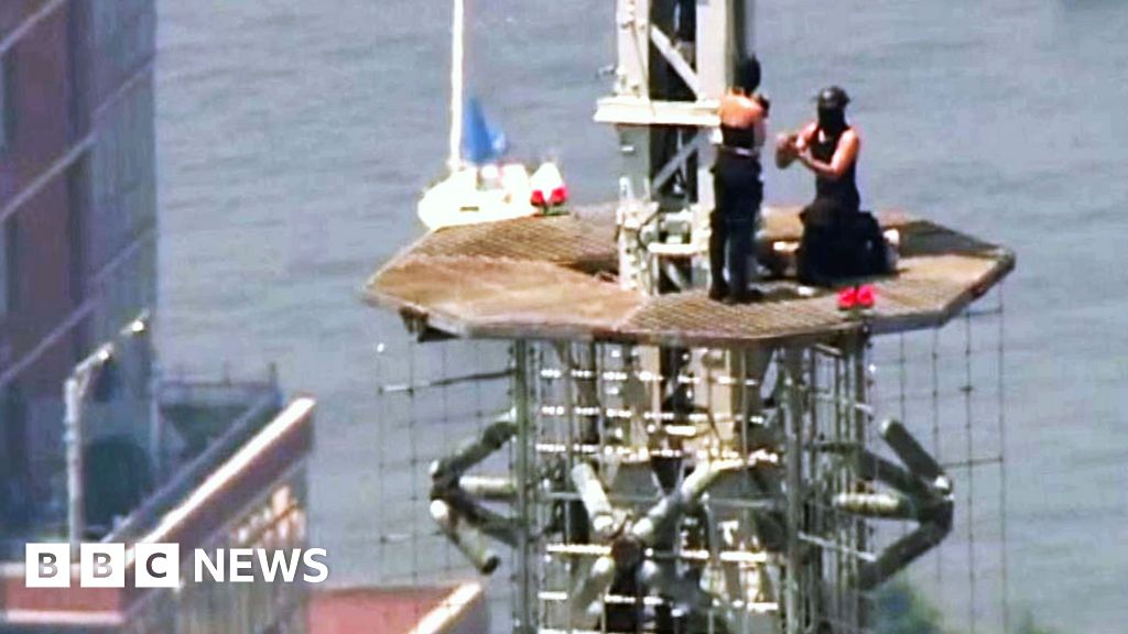 Couple arrested after Empire State proposal stunt