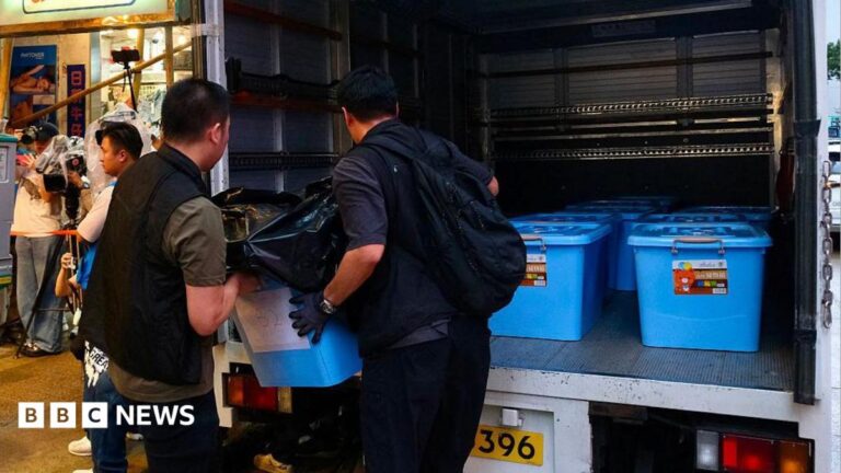 Hong Kong Police Raid Bookstores, Arrest 5