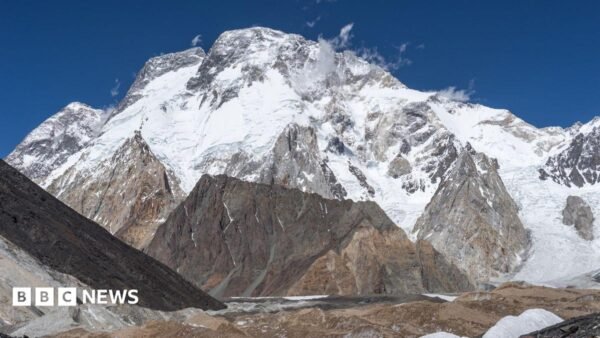 10 Climbers Missing After Avalanche on Broad Peak