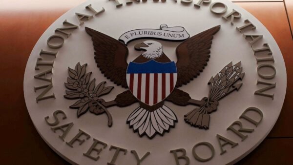 Alaskan Charter Crash Kills 8 Near Military Site