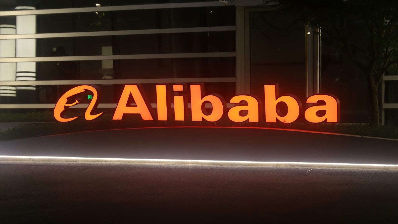 Alibaba Stock Drops 10% on $10.2B AI Fundraise