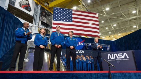 Artemis II Crew Gets Highest U.S. Space Award