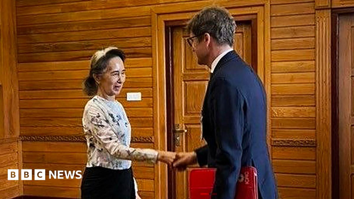 Aung San Suu Kyi Appears in First Confirmed Contact in 2.5 Years
