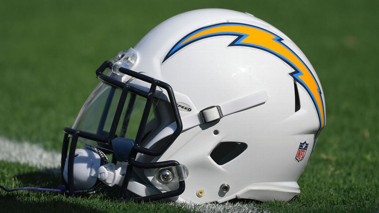 Chargers' Center Biadasz Out for Season