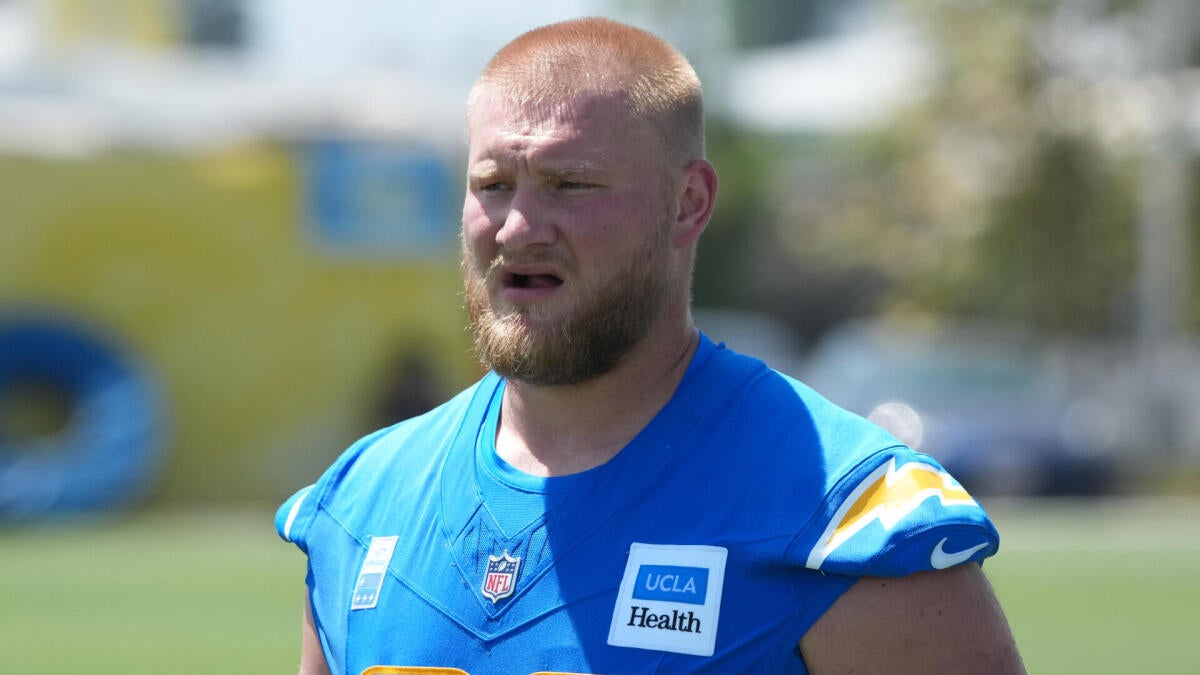 Chargers Center Biadasz Out Indefinitely with ACL Damage