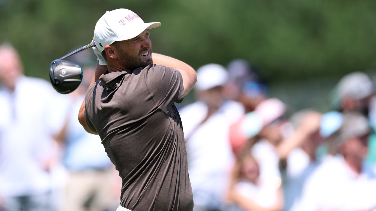 Clark Seizes 5-Shot Lead at BMW Championship