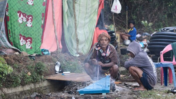 Indonesia Quake Leaves Thousands Homeless