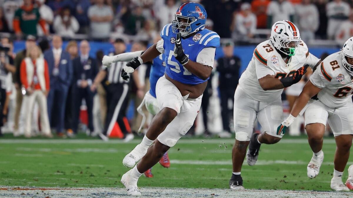 LSU adds ex-Ole Miss DT Zxavian Harris on eve of season