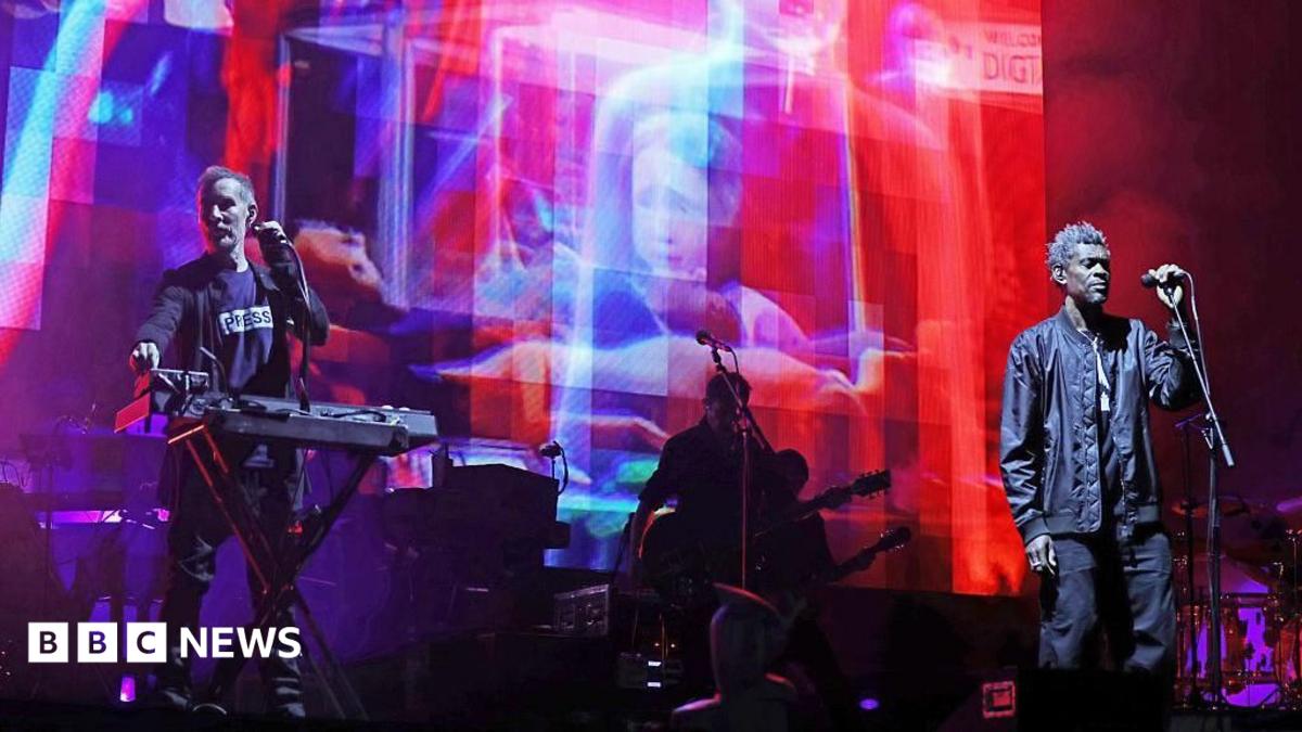Massive Attack banned in Singapore after 'Free Palestine' chant