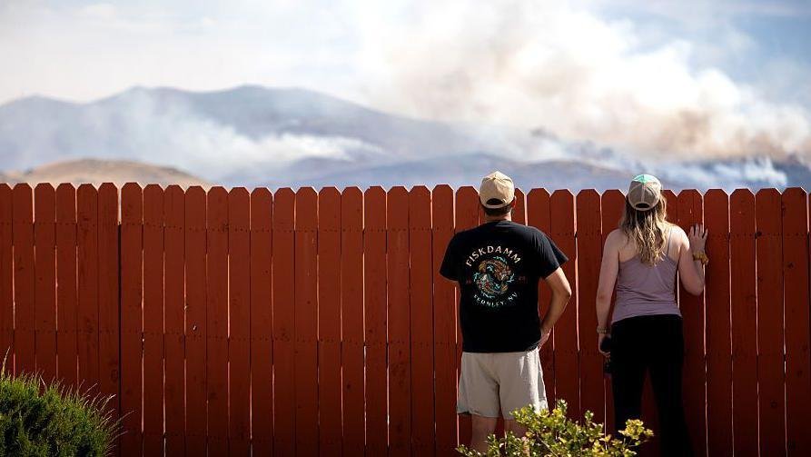 Nearly 90,000 Evacuated as Wildfire Approaches Reno