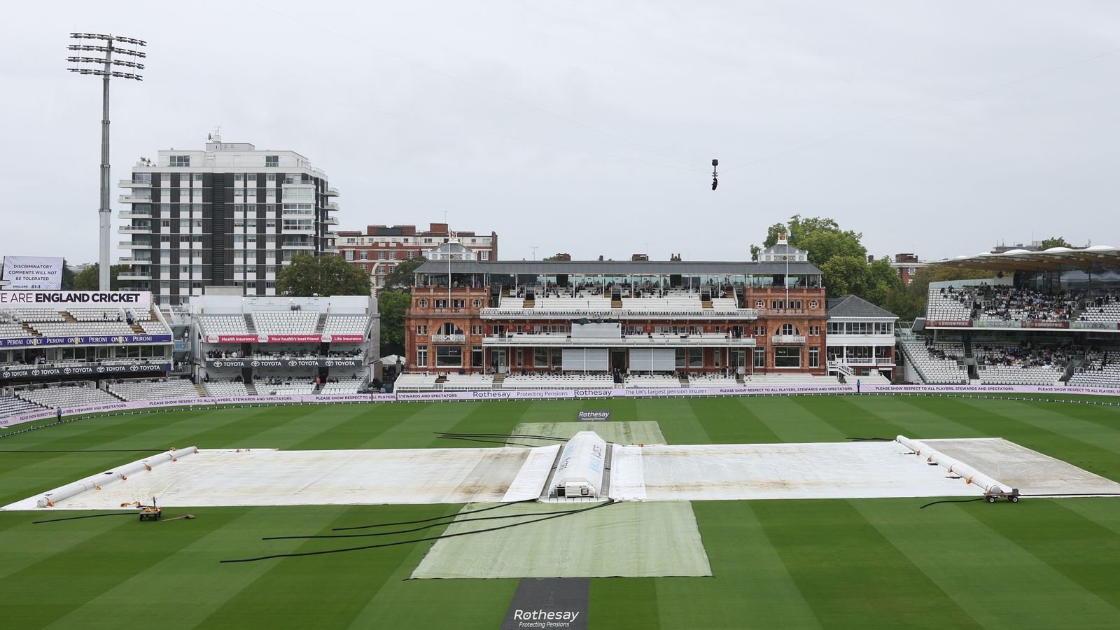Rain halts England's push for series win over Pakistan
