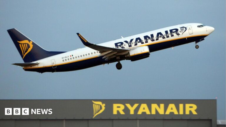 Ryanair Window Blowout: Blade Failure Details