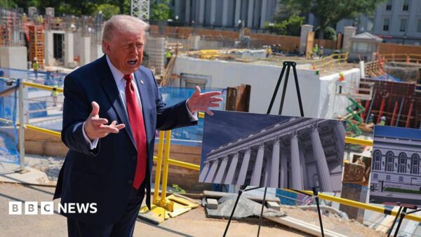 Supreme Court asked to allow $400m White House ballroom project