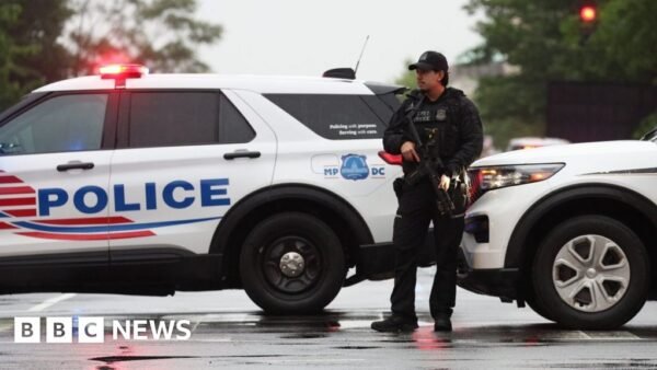 Suspect killed after White House checkpoint shooting