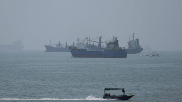 US Strikes Iranian Launchers on Larak Island