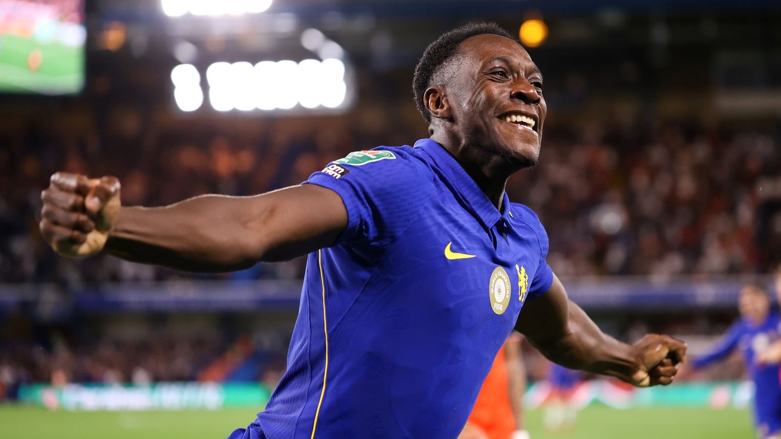 Welbeck Debut Goal Powers Chelsea Past Luton