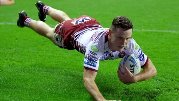 Wigan Warriors top Super League with club-record 12th straight win