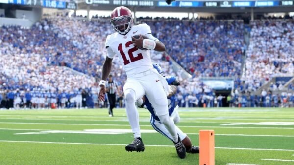 Alabama QB Russell Emerges as Traditional Powers Stumble