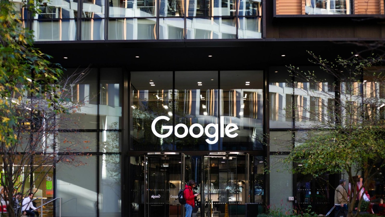 Apple, Google Quietly Build Crypto Teams