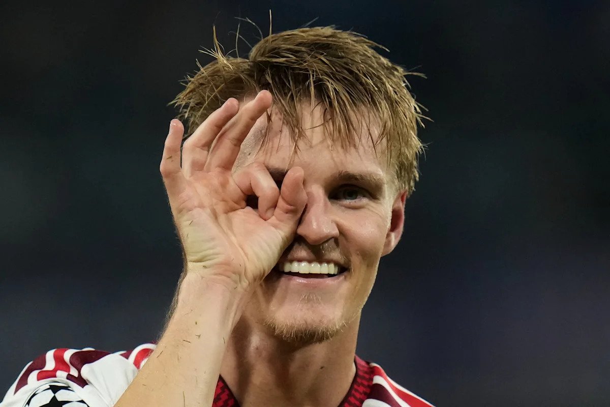 Ødegaard powers Arsenal past Napoli