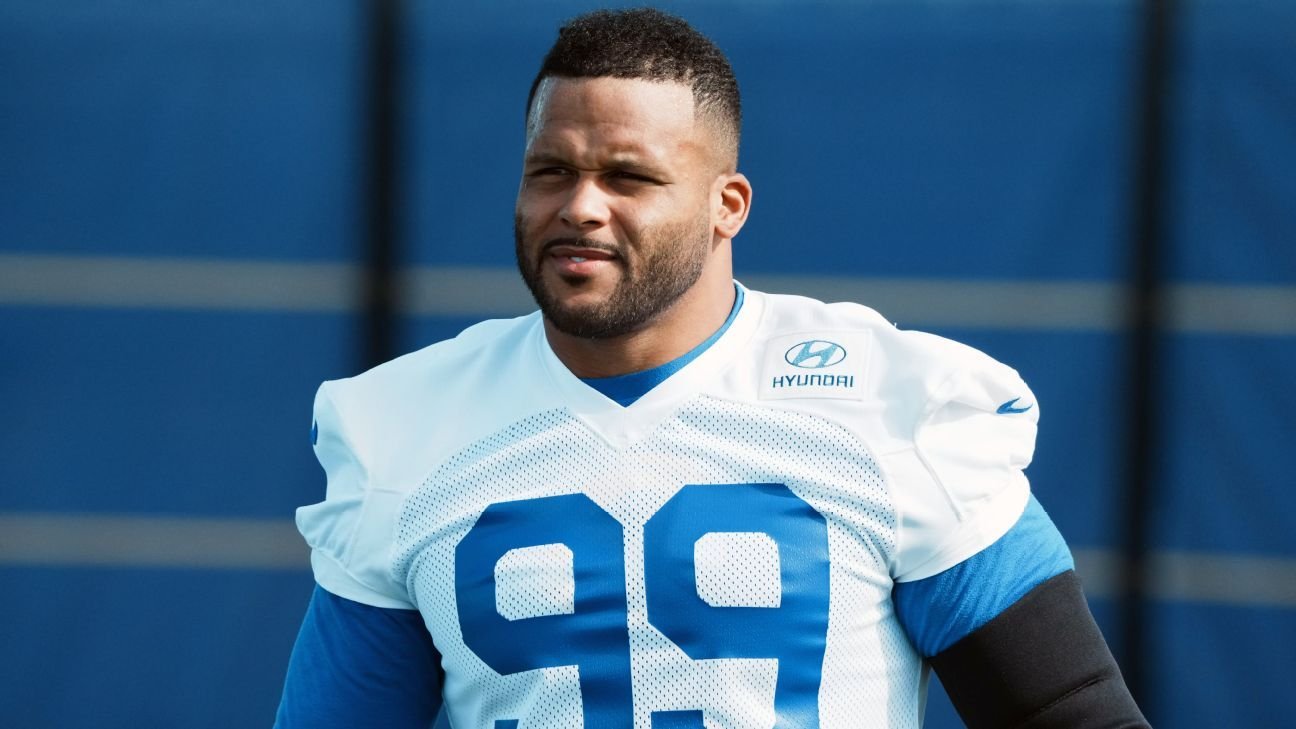 Donald returns, Nacua sits with hip injury