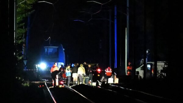 France Train Derails, 44 Injured