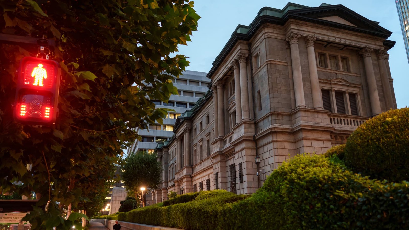 Japan Raises Rates to Highest Since 1995