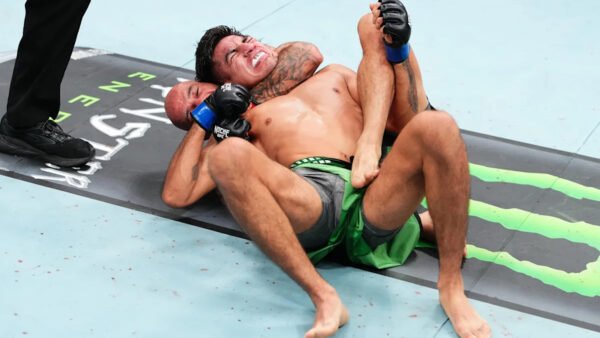 Jean Silva finishes Jose Delgado with one-armed choke