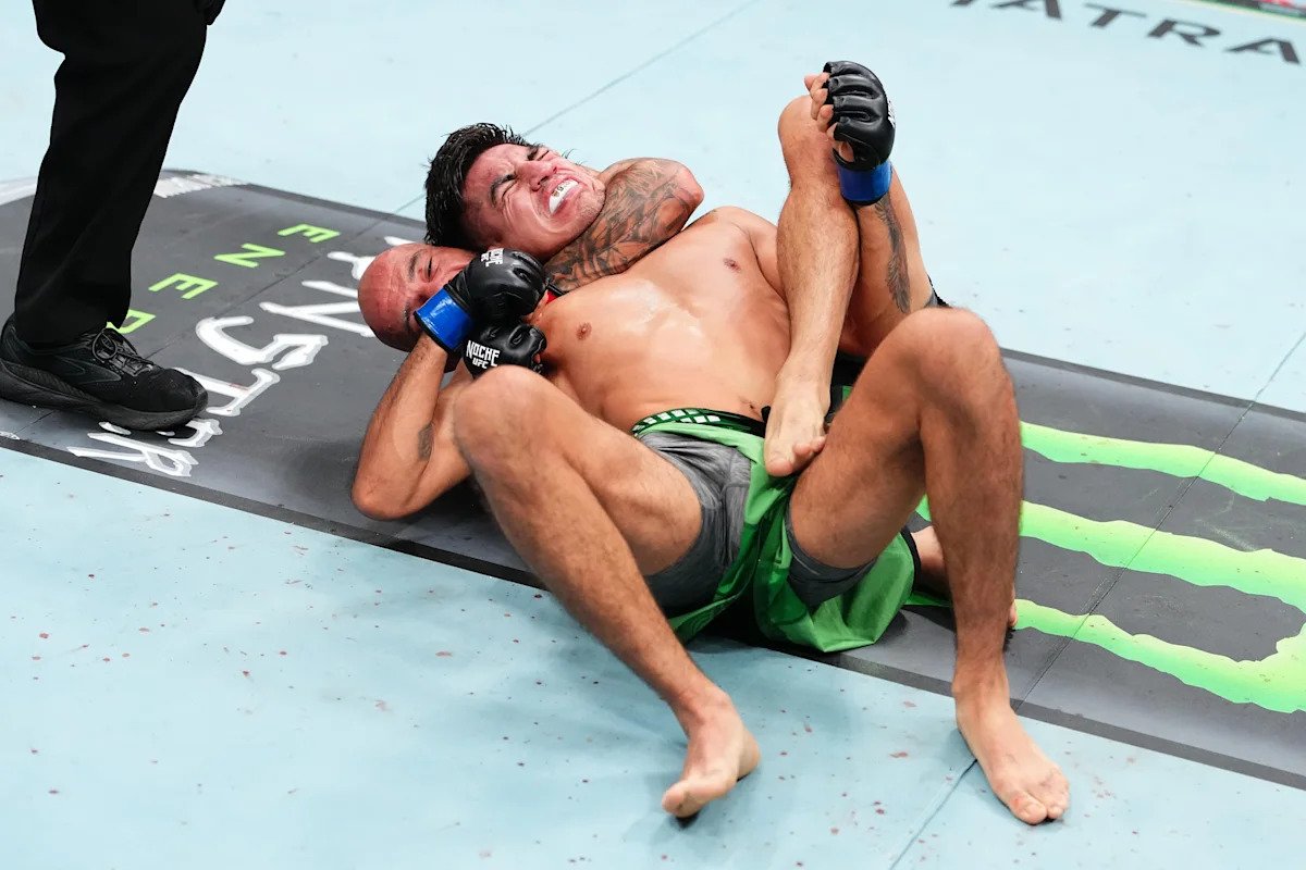 Jean Silva finishes Jose Delgado with one-armed choke