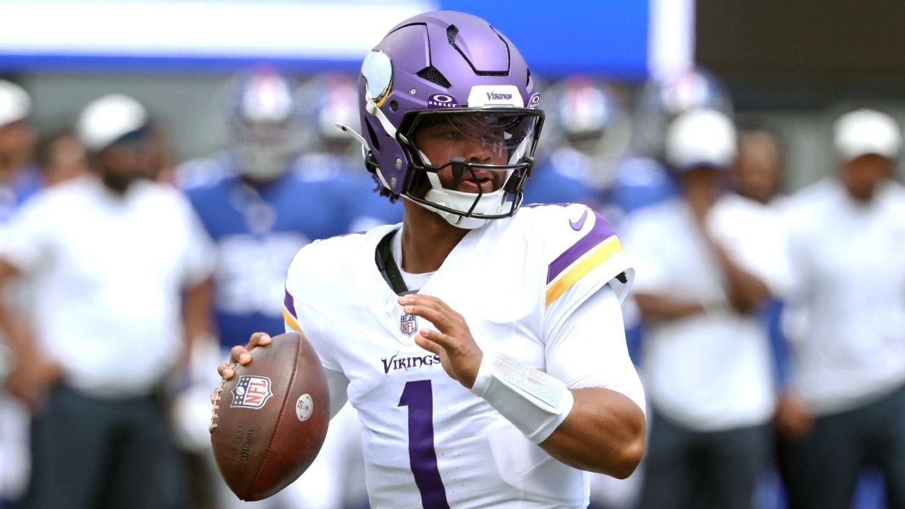 Murray Returns to Lead Vikings vs. Bucs