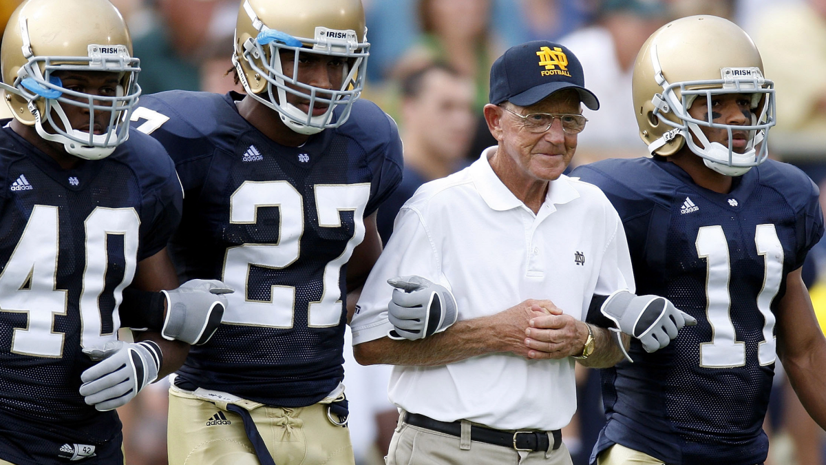 Notre Dame to Honor Lou Holtz with Helmet Decal in 2026