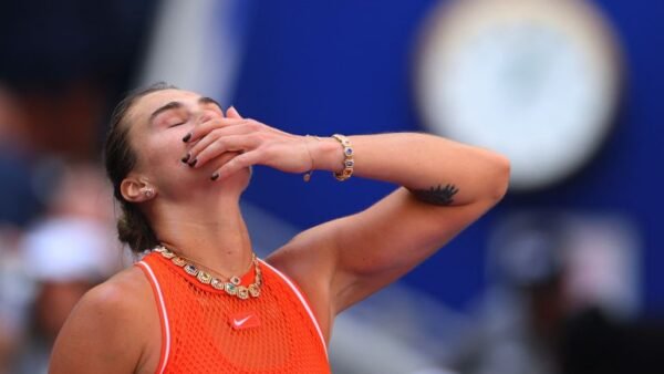 Sabalenka Fights Off Noskova to Keep US Open Three-Peat Bid Alive