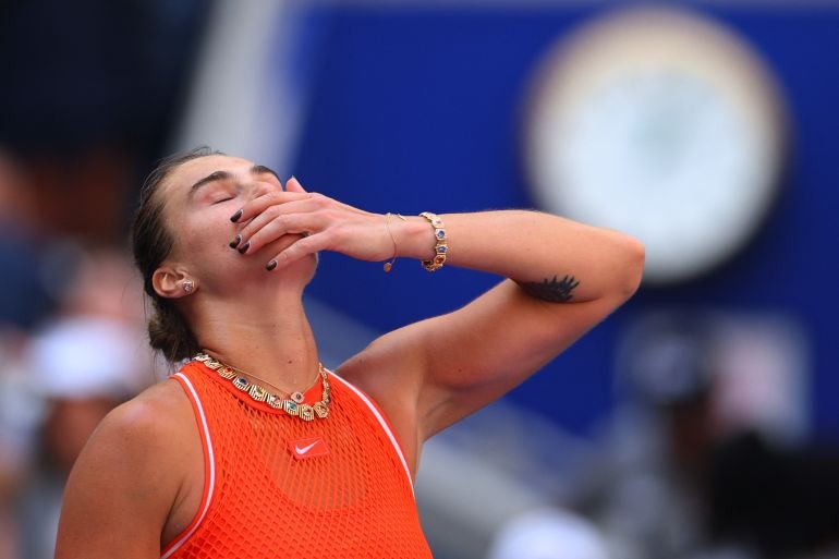 Sabalenka Fights Off Noskova to Keep US Open Three-Peat Bid Alive