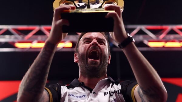 Smith Darts Down Price for World Series Title