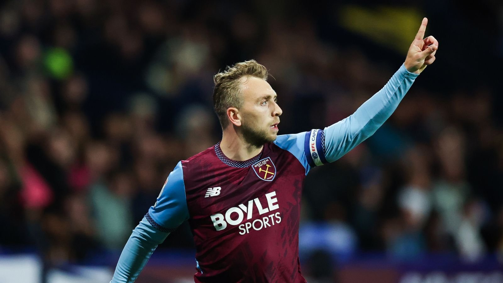 West Ham climb top with Bowen double